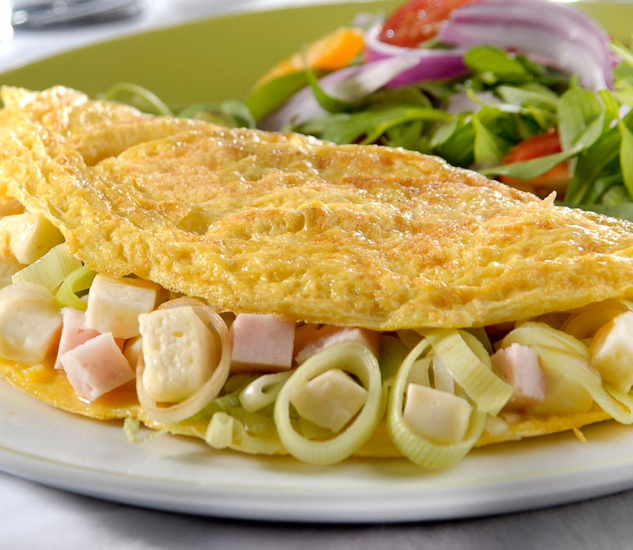 Omelete de Minas Frescal com alho-poró