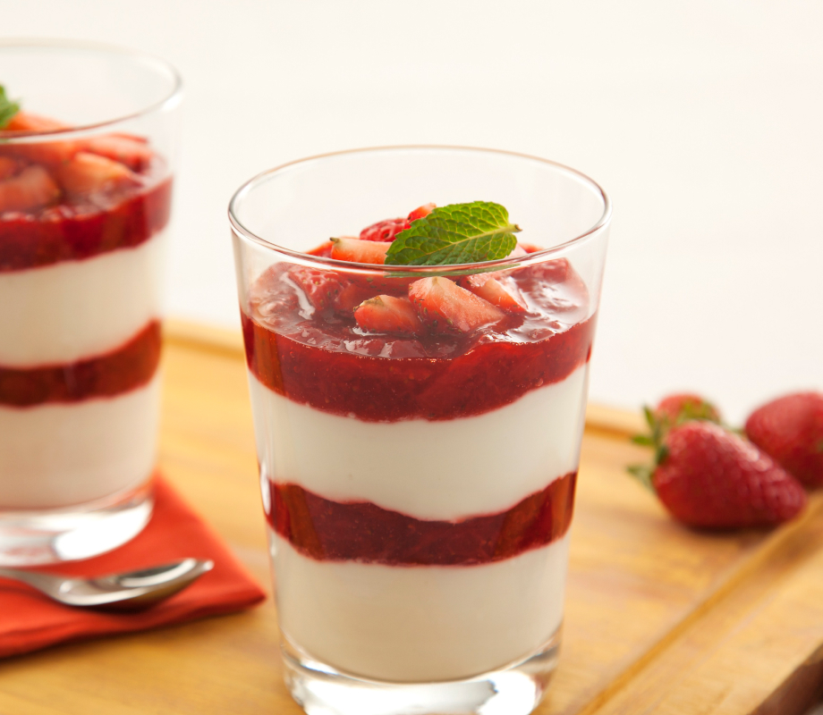Verrine de cottage com frutas vermelhas