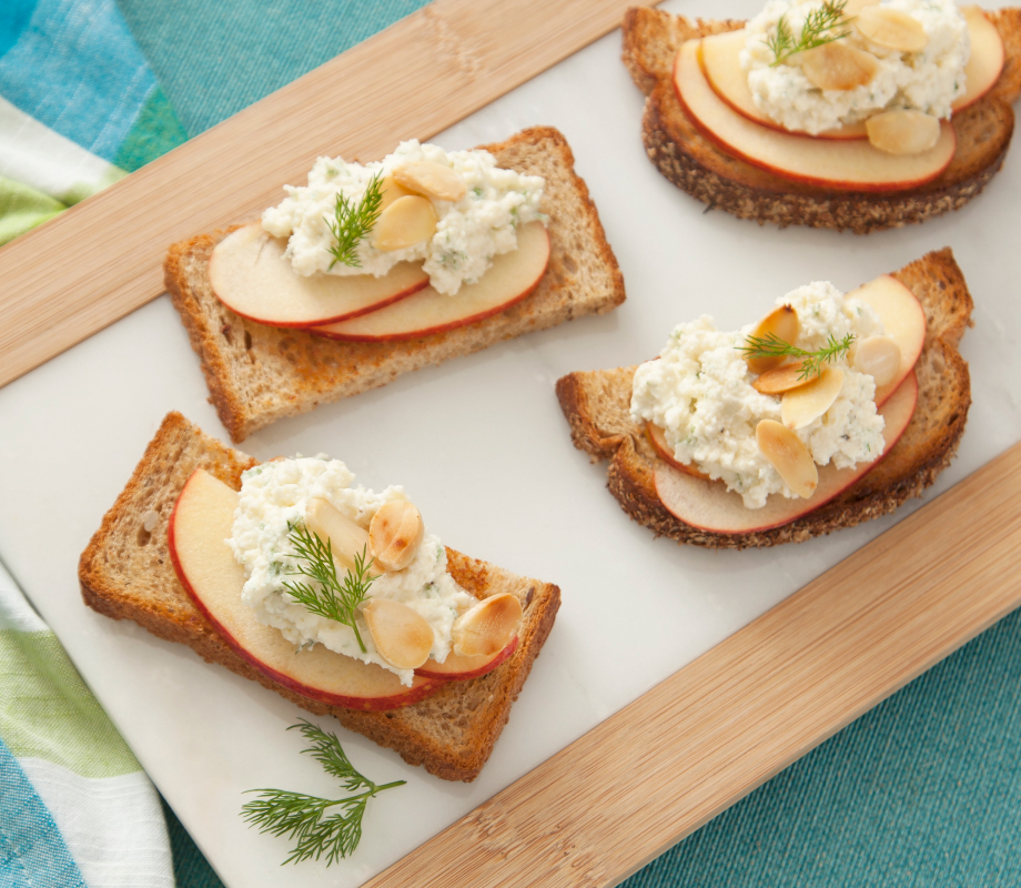 Bruschetta de maçã e ricota