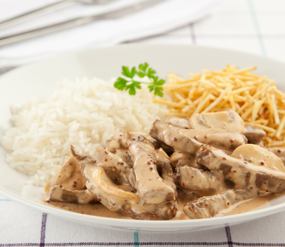 Strogonoff de carne com Creme de Leite Fresco Tirolez